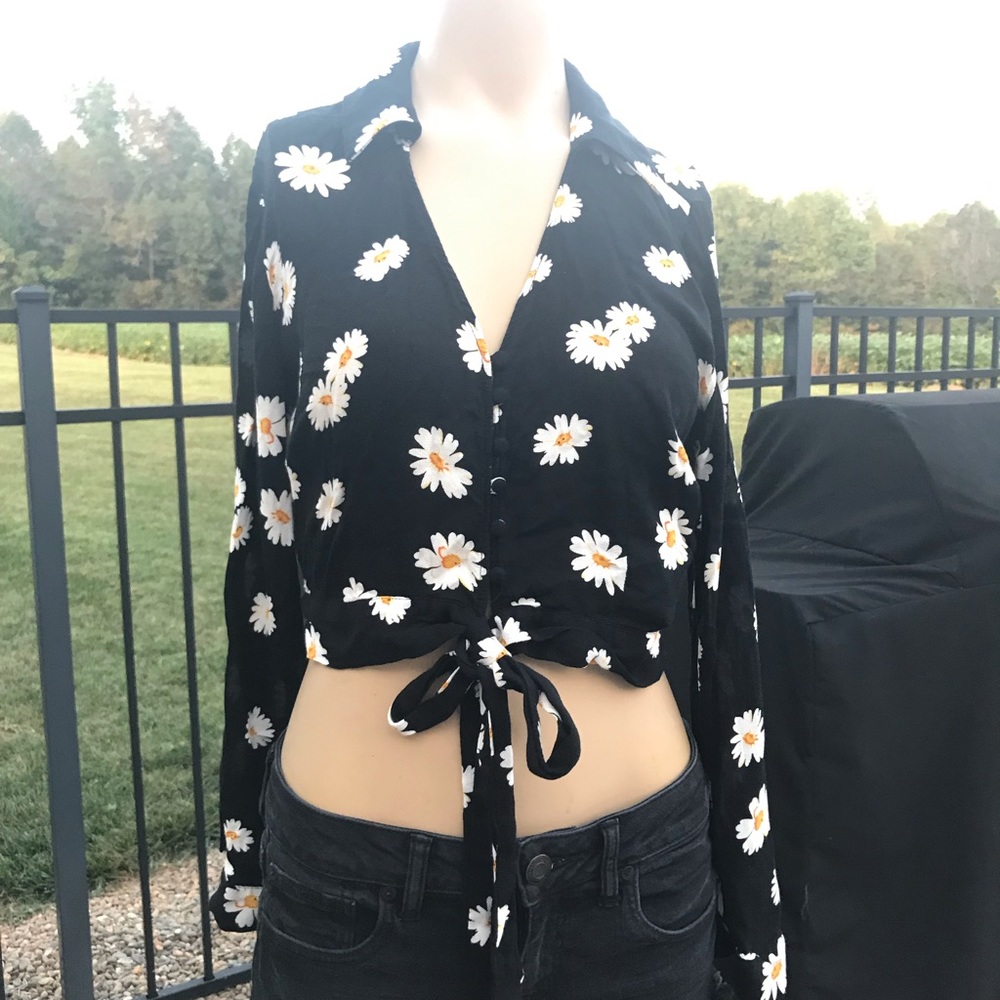 Forever 21 medium crop top sunflowers like new